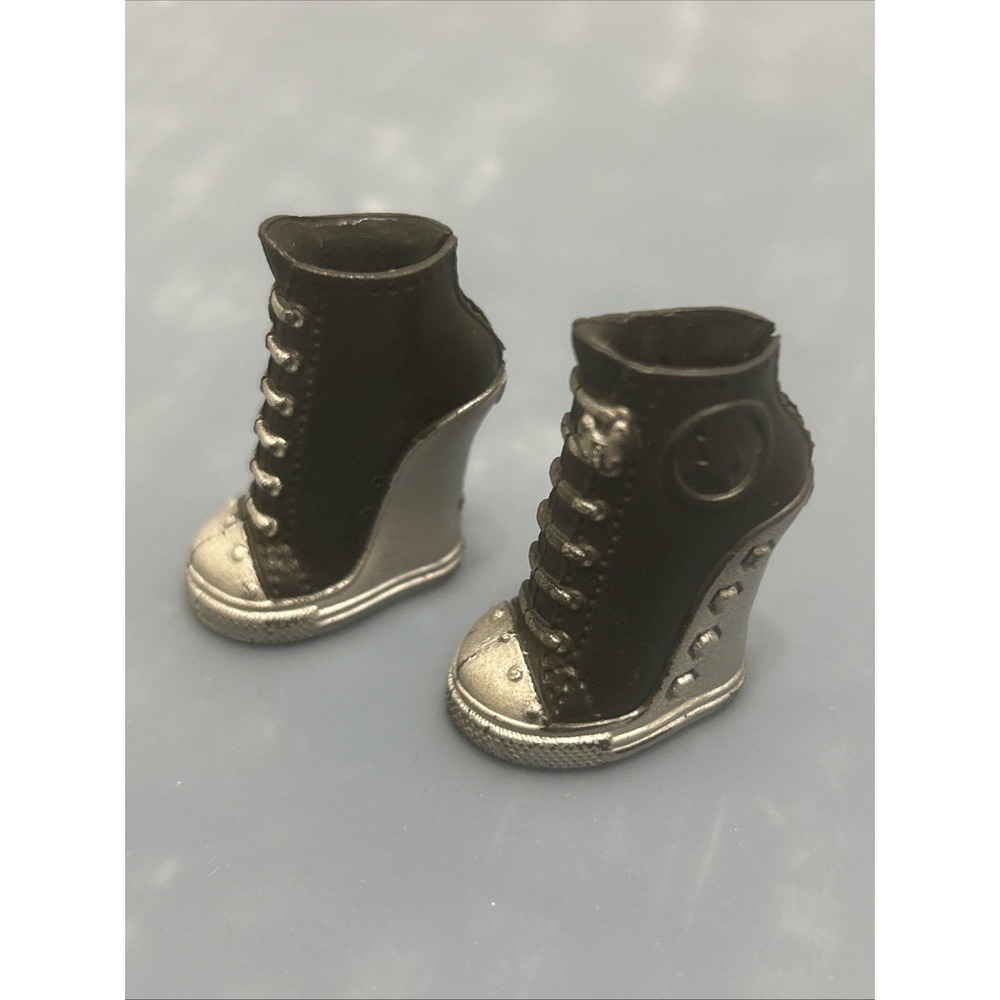 Monster High Day at the Maul Killer Style Frankie Stein Doll Black Silver Shoes
